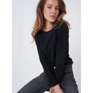 Line Knitwear Women's Scoop Neck Long Sleeve Cashmere Sweater Black Medium $279‎